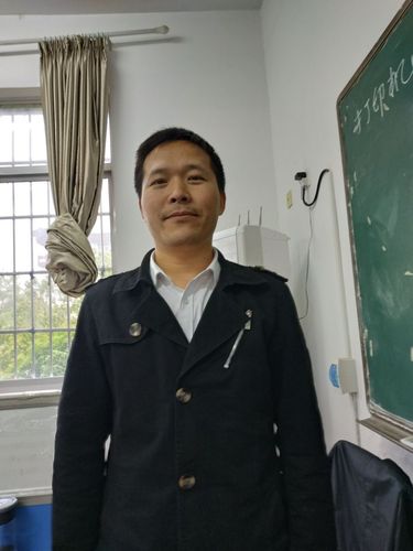 李松. 李松.
