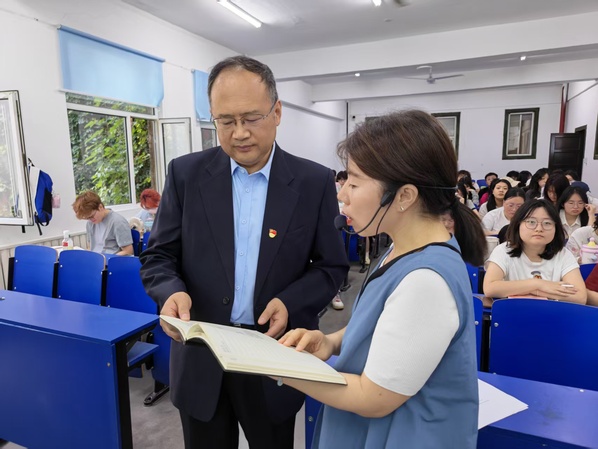 校领导深入思政课堂 指导思政课...